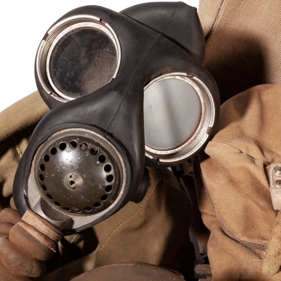 Zehn Gasmasken mit Beh&auml;ltnis, verschiedene Nationen, 2. Weltkrieg