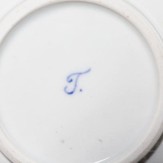 Andenkentasse mit Untertasse, Friedrich II., F&uuml;rstenberg, um 1900