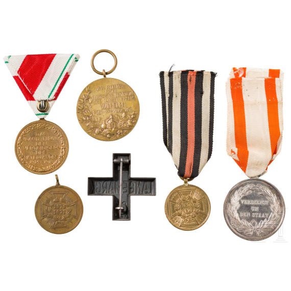 A collection of medals, insignias, documents, 19th/20th century