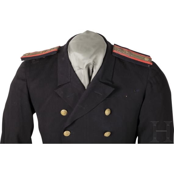 A uniform ensemble for a high-ranking doctor in the Imperial Japanese Navy in World War II