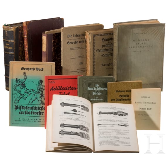 Zw&ouml;lf Schusswaffenb&uuml;cher