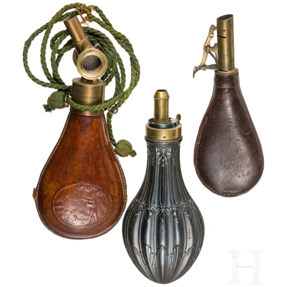Zwei Pulverflaschen und ein Schrotbeutel, deutsch, 18./19. Jhdt.