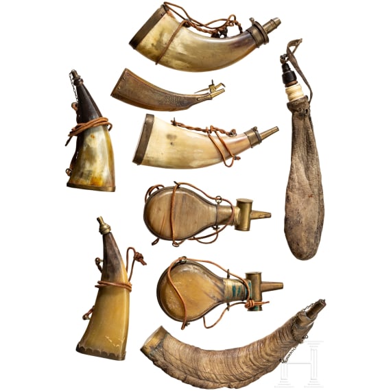 Acht Pulverflaschen und ein Schrotbeutel, deutsch, 18./19. Jhdt.