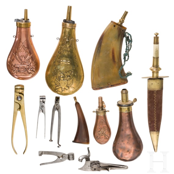 Sammlung Pulverh&ouml;rner und Ladeutensilien, 19.Jhdt.