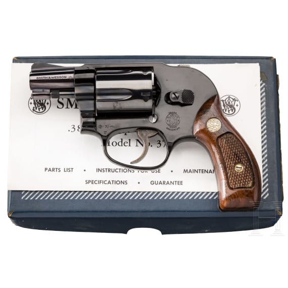 Smith & Wesson Mod. 36, "The Bodyguard Airweight", im Karton