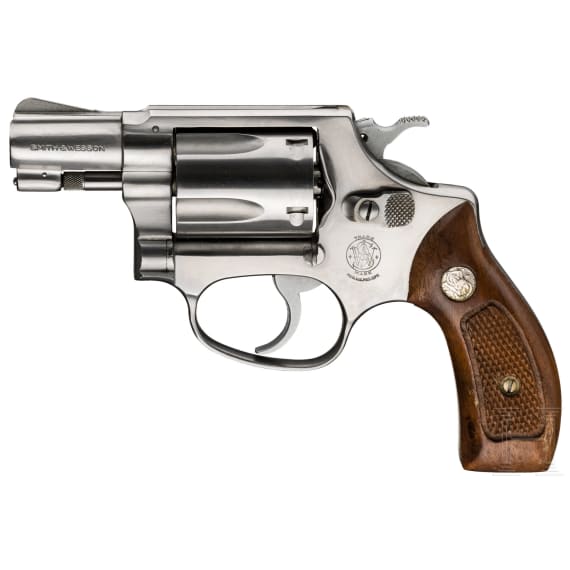 Smith & Wesson Mod. 60, "The .38 Chief's Special Stainless"