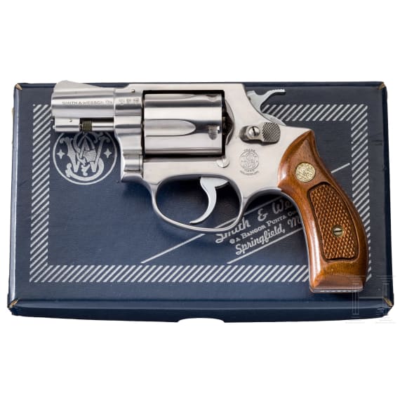 Smith & Wesson Mod. 60, "The .38 Chief's Special Stainless", im Karton