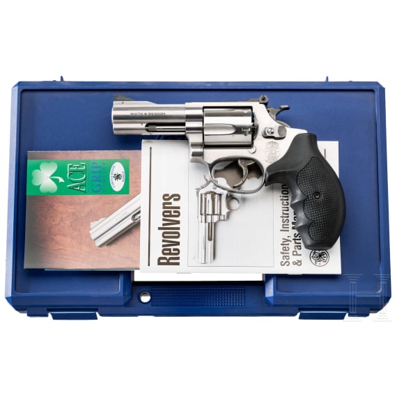 Smith & Wesson Mod. 60-4, "The b.38 Chief's Special Stainless", im Koffer
