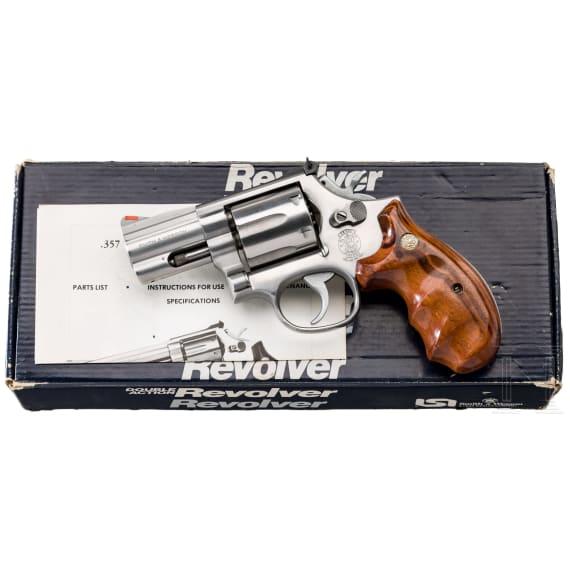 Smith & Wesson Mod. 686, "The .357 Distinguished Combat Magnum Stainless", im Karton