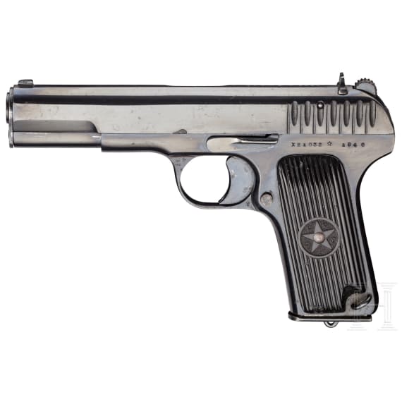 Tokarev TT 33, mit Tasche