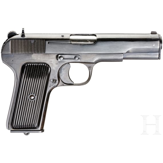Tokarev TT 33 mit Tasche