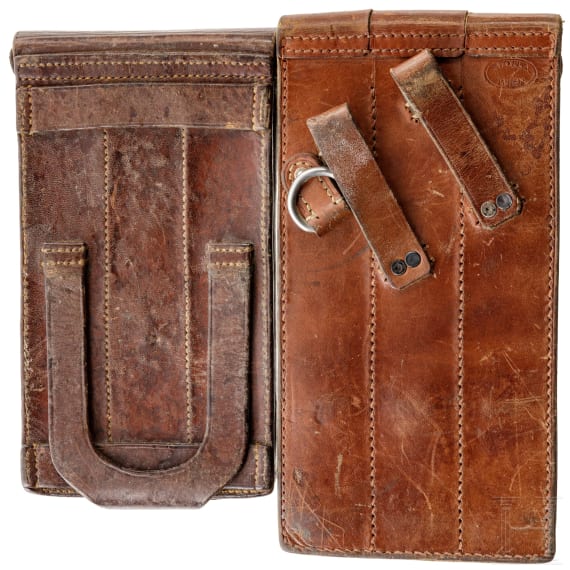 Zwei Taschen mit Stangenmagazinen