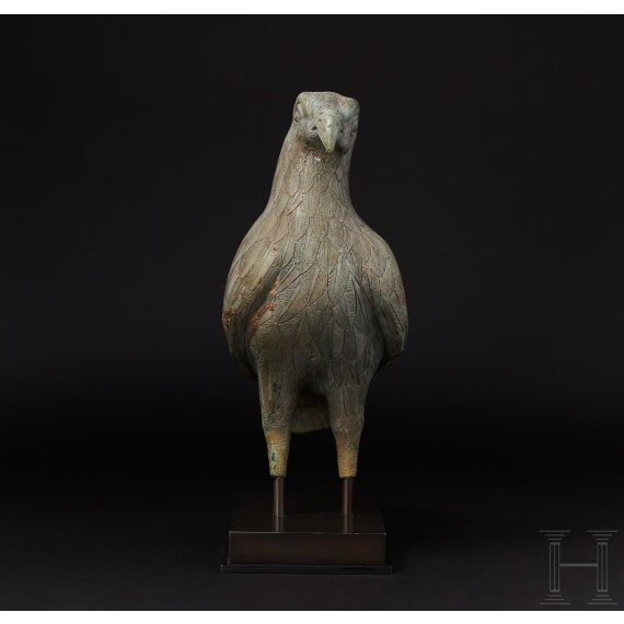 Bronzener Adler von ungewöhnlicher Größe und ausgesprochen feiner Ausarbeitung, griechisch, eventuell frühklassisch (frühes 5. Jhdt v. Chr.) oder späthellenistisch (1. Jhdt. v. – 1. Jhdt. n. Chr.)