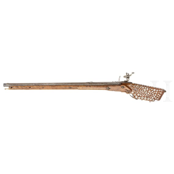Perlmutteingelegtes Steinschlossgewehr, Polen oder Baltikum, um 1700