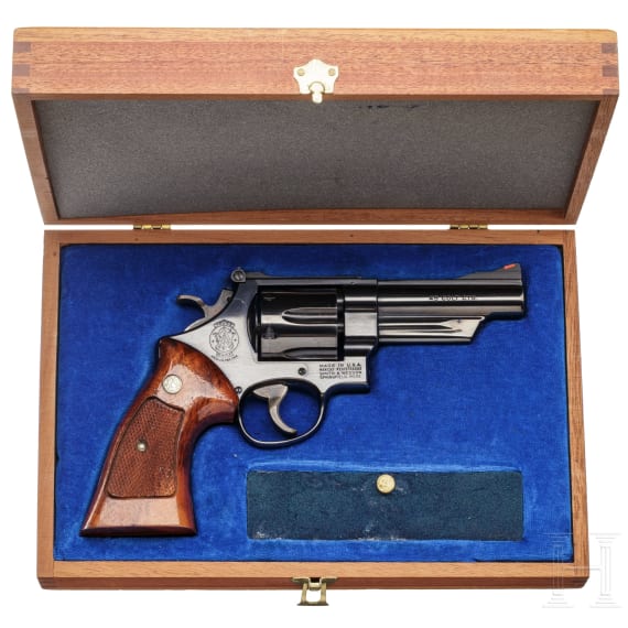 Smith & Wesson Mod. 25-5, "The 1955 Model .45 Target Heavy Barrel", in Schatulle