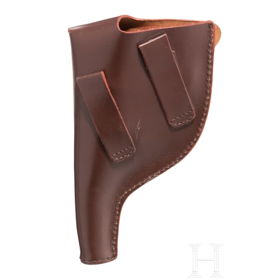 An Erfurt Reichsrevolver M83, with a replica holster