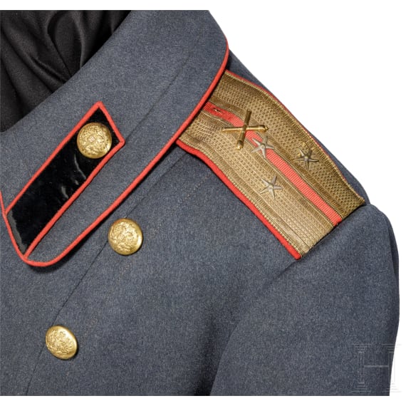 A Russian coat and cap of a first lieutenant in the artillery, circa 1915/16