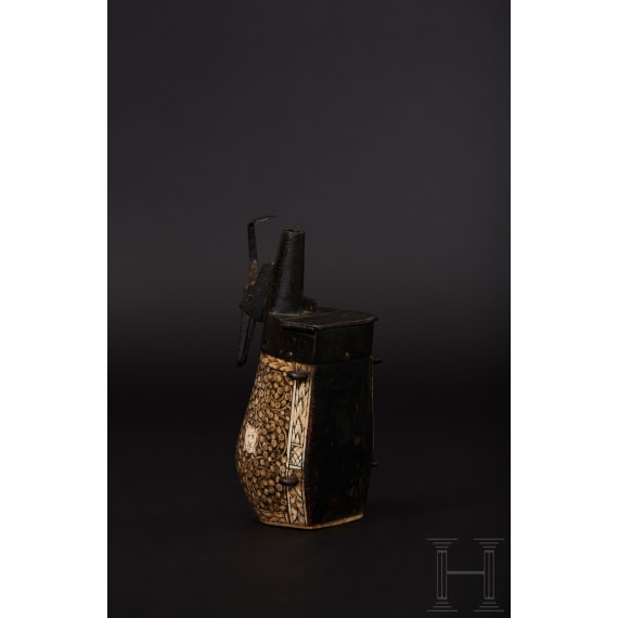A Saxon powder flask with a bullet reservoir for wheellock puffers, circa 1580
