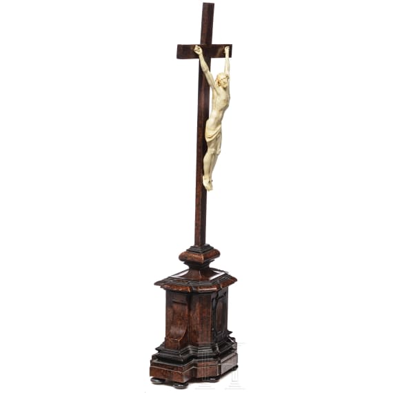 Kruzifix, Elfenbein, italienisch, um 1700, Geschenk von Ferdinand IV, Gro&szlig;herzog der Toskana