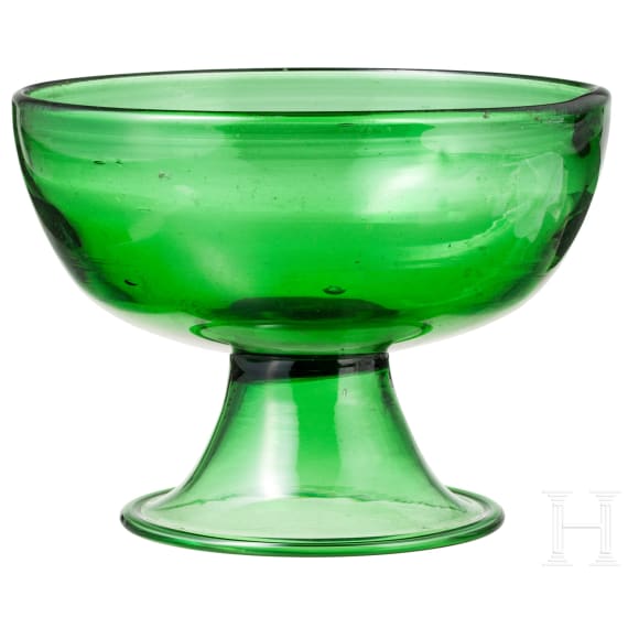 A footed green German glass bowl, 1st half of the 19th century