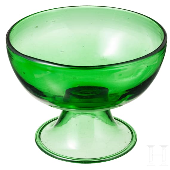 Glasschale aus gr&uuml;nem Waldglas, deutsch, 1. H&auml;lfte 19. Jhdt.