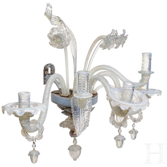 Glas-Applike, Italien/Murano, 19. Jhdt., dazu Satz von sieben kleinen Sockeln im Barock-Stil
