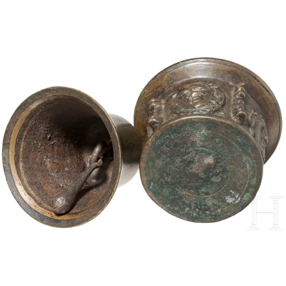 M&ouml;rser und Handglocke, Spanien, um 1700