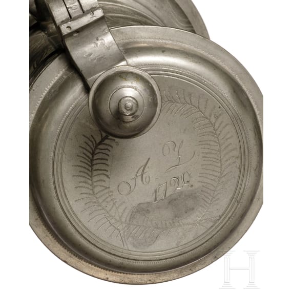 Zwei gravierte Walzenkr&uuml;ge aus Zinn, Bayern, datiert 1715 und 1720
