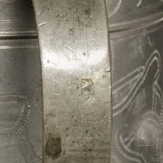 Zwei gravierte Walzenkr&uuml;ge aus Zinn, Bayern, datiert 1715 und 1720
