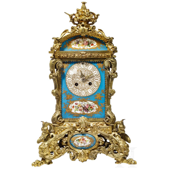 Bronze-Pendule mit S&egrave;vres-Porzellaneinlagen, Frankreich, 2. H&auml;lfte 19. Jhdt.