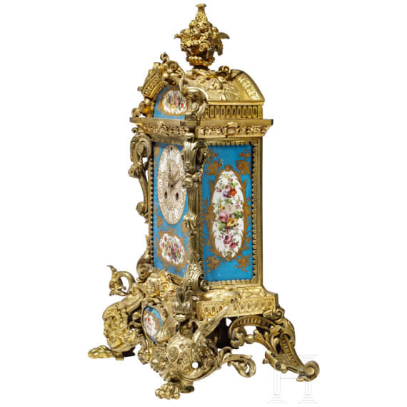 Bronze-Pendule mit S&egrave;vres-Porzellaneinlagen, Frankreich, 2. H&auml;lfte 19. Jhdt.
