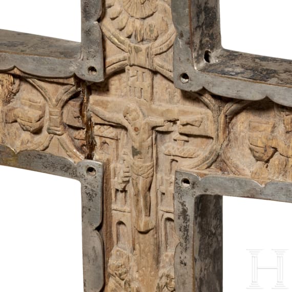 Zweiseitig beschnitzes Holzkreuz, S&uuml;dosteuropa, 17. - 18. Jhdt.