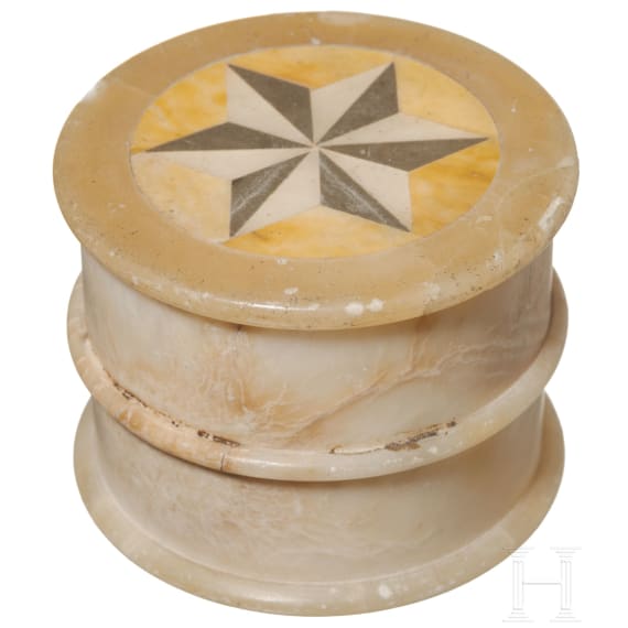 Pyxis aus Alabaster, Grand-Tour-Objekt im Stil der Renaissance, 19. Jhdt.