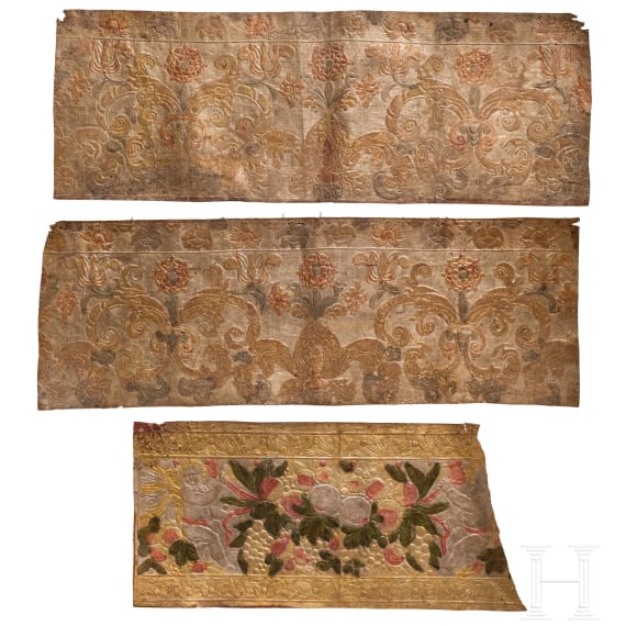 Drei Fragmente Ledertapete, deutsch, 17. Jhdt.