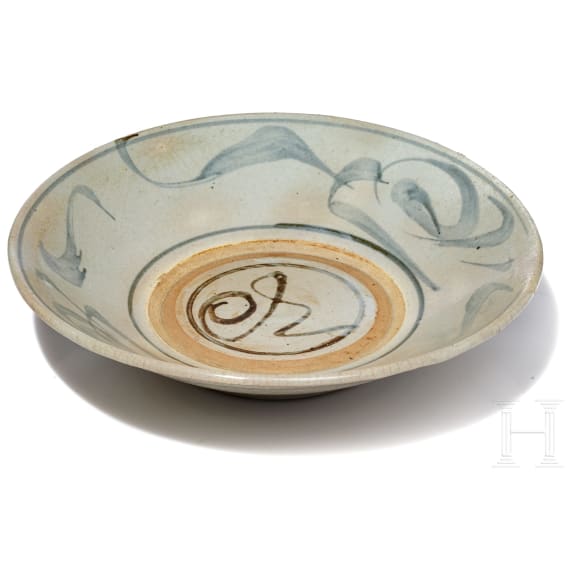 Gro&szlig;e Schale mit kobaltblauem Dekor, China, Ming-Dynastie, 15. - 16. Jhdt.