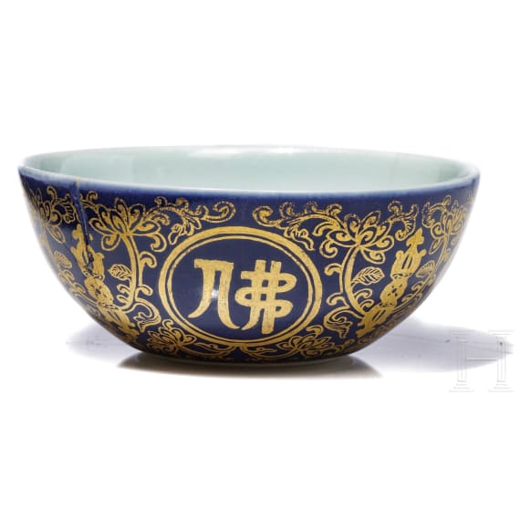 Blaugrundiges Teesch&auml;lchen mit Vergoldung und Qianlong-Sechszeichenmarke, China, 1736 - 1795