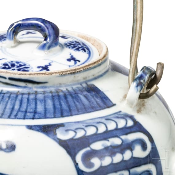 Blau-wei&szlig;e Porzellan-Teekanne, China, 18. Jhdt.