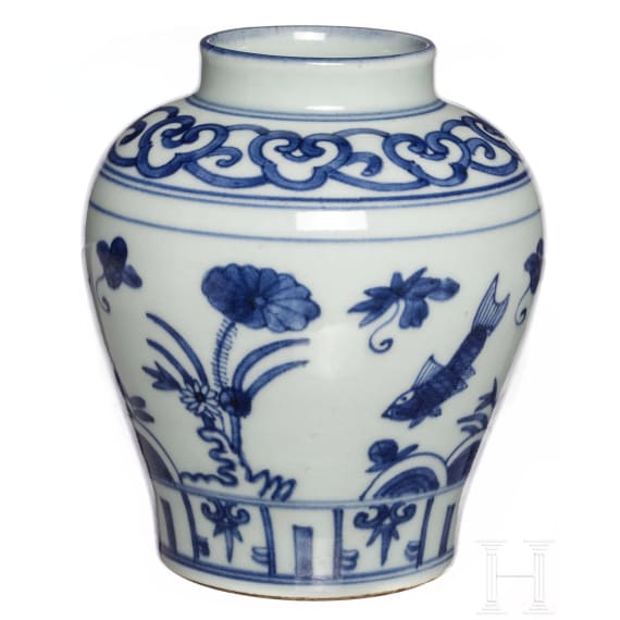Kleine blau-wei&szlig;e Vase, China, sp&auml;te Qing-Dynastie, fr&uuml;he Republik