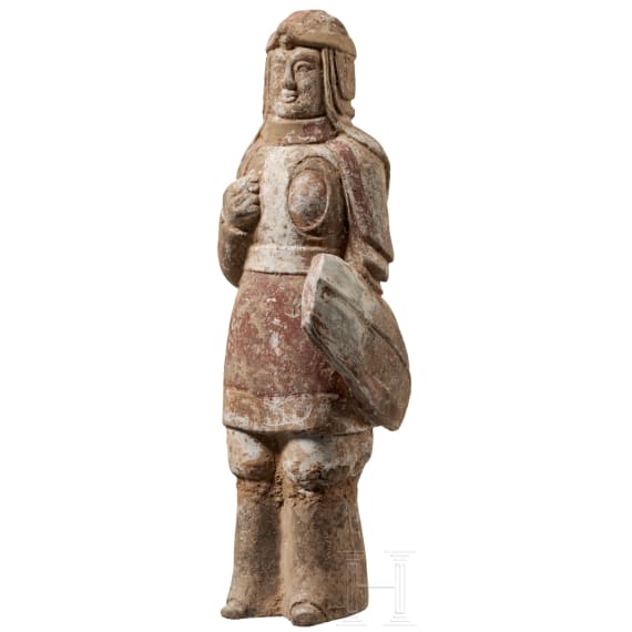 Tonfigur eines Kriegers mit Schild, China