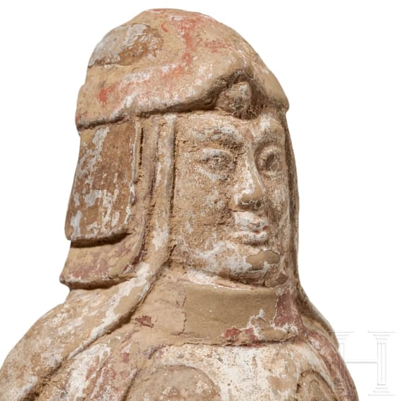 Tonfigur eines Kriegers mit Schild, China