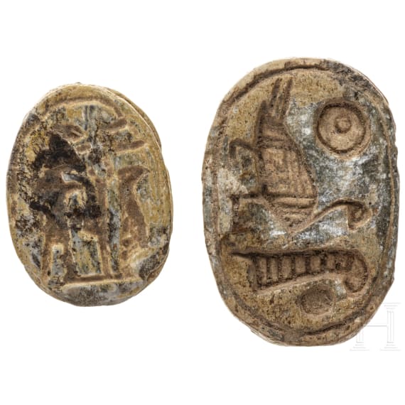 Zwei Amulettskarab&auml;en, alt&auml;gyptisch, 2. - 1. Jtsd. v. Chr.