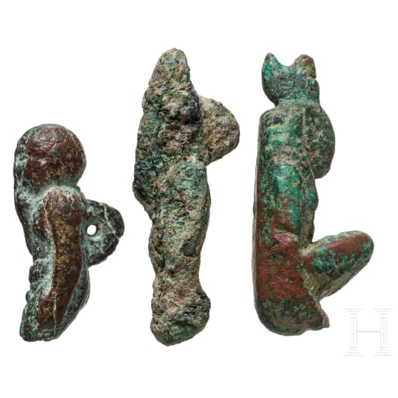 Drei Miniatur-Bronzeanh&auml;nger mit Gottheiten, alt&auml;gyptisch, 2. - 1. Jtsd. v. Chr.