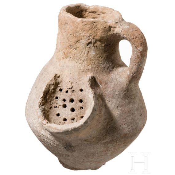 Seltenes Keramikgef&auml;&szlig; mit Siebausguss, &ouml;stlicher Mittelmeerraum, 1. Jtsd. v. Chr.
