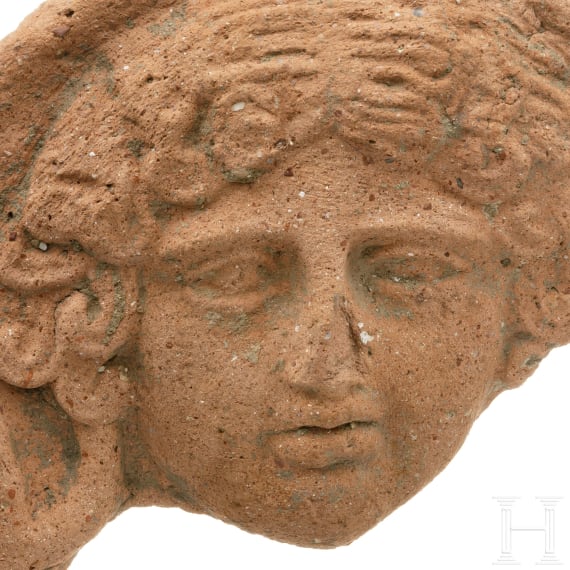 Griechisches Terrakotta-Antefix mit Gorgoneion, 3. - 2. Jhdt. v. Chr.