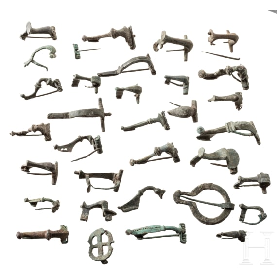 32 Bronze-Fibeln, r&ouml;misch, 1. - 4. Jhdt.