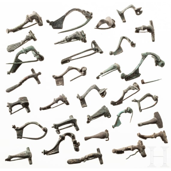 30 Bronze-Fibeln, r&ouml;misch, 1. - 3. Jhdt.