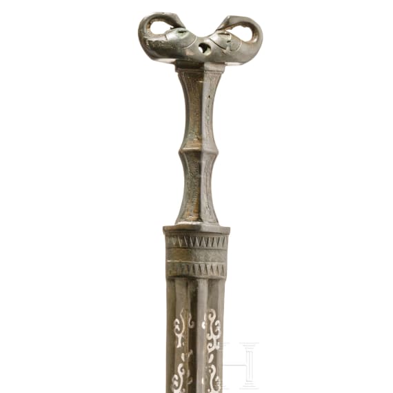 A Chinese bronze sword, collector's replica in the style of the Han Dynasty