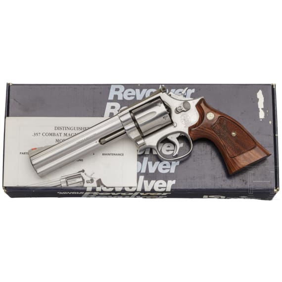 Smith & Wesson Mod. 686, "The .357 Distinguished Combat Magnum Stainless", im Karton