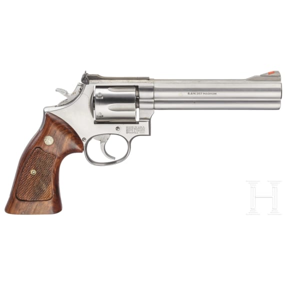 Smith & Wesson Mod. 686, "The .357 Distinguished Combat Magnum Stainless", im Karton