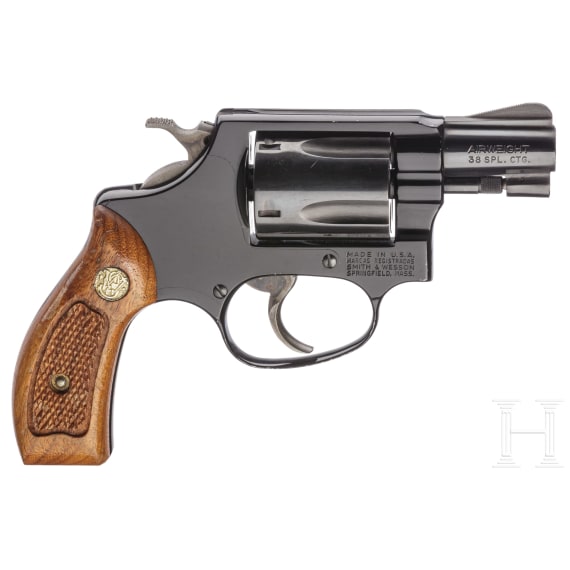 Smith & Wesson Mod. 37, "The .38 Chief's Special Airweight", in Kiste